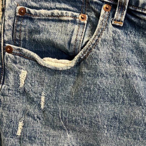 Abercrombie & Finch the Mom high rise 34/18s distressed - Picture 5 of 5